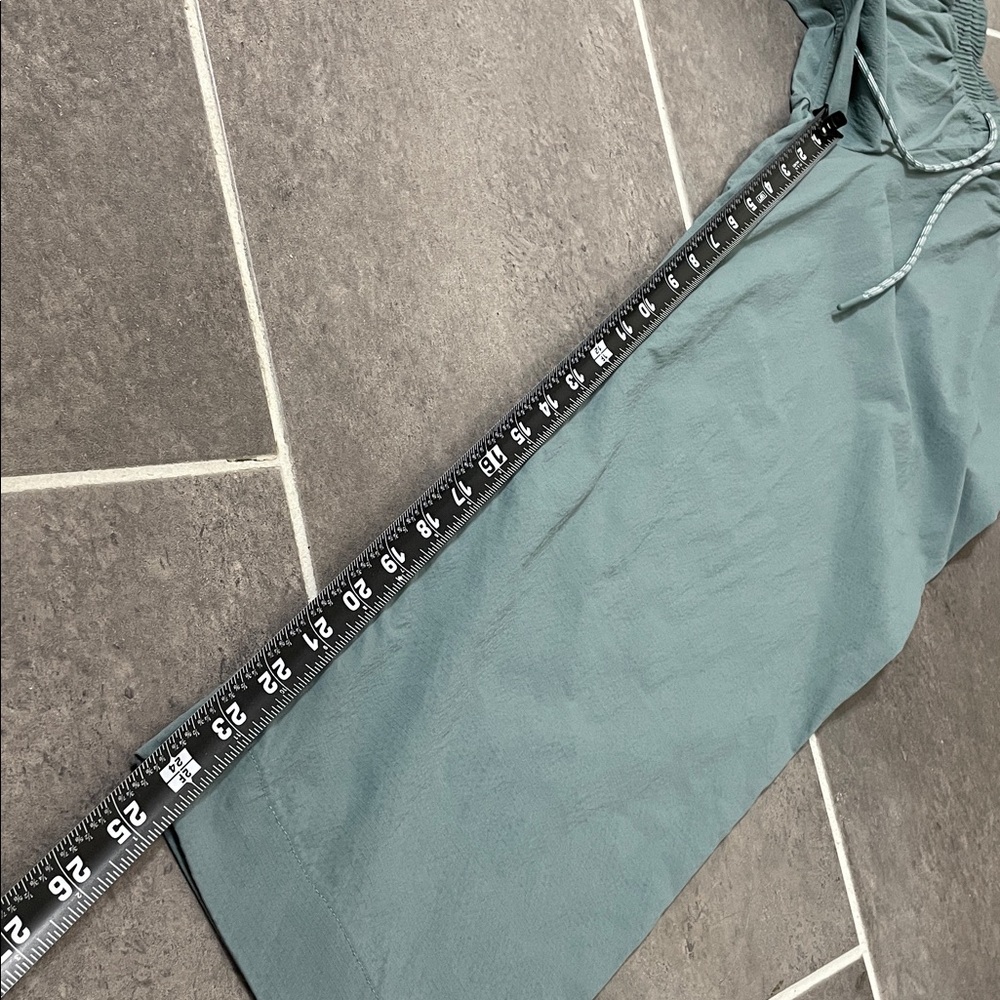 Athleta Cropped Sage-Green Drawstring Waist Pants - Picture 6 of 9